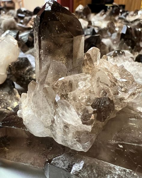 Smoky Quartz Aesthetic, Crystal Girl, Spiritual Grounding, Fantasy Village, Crystal Aesthetic, Grey Agate, Quartz Colors, Smoky Quartz Crystal, Emerald City