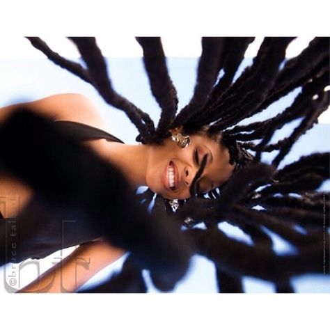 Beach Fashion Shoot, Studio Photography Poses, Hair Photography, Creative Photoshoot Ideas, Self Portrait Poses, Creative Portrait Photography, Photoshoot Themes, Photoshoot Concept, Braids For Black Women