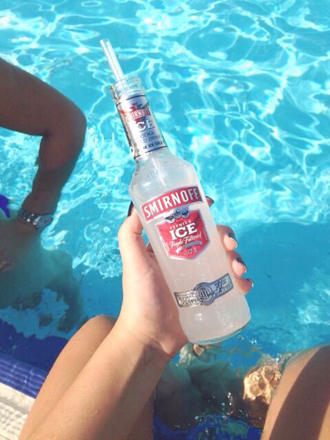 Smirnoff Red Bull Drinks, Smirnoff Ice, Alcohol Party, Alcohol Aesthetic, Evian Bottle, Drinking Buddies, Pretty Legs, Party Drinks, Tea Bottle