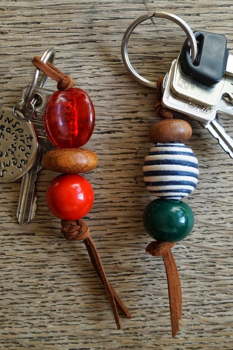 Diy Keychain Ideas, Diy Keychains, Keychain Ideas, Keychain Craft, Diy Keychain, Beaded Keychains, Fun Diy, Purse Charms, Key Fobs