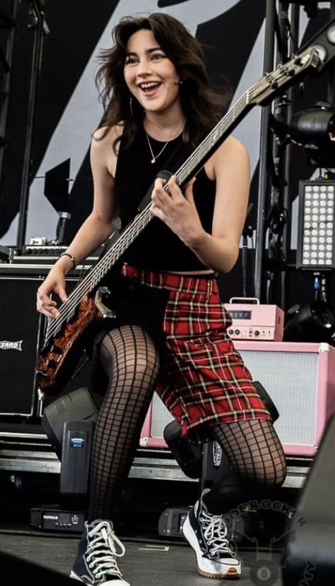 British Punk Fashion Women, Band Stage Outfits, Female Punk Aesthetic, Female Rocker Aesthetic, Guitarist Aesthetic Outfit, Woman Bassist, British Rock Fashion, Female Bassist Aesthetic, Rock Band Poses