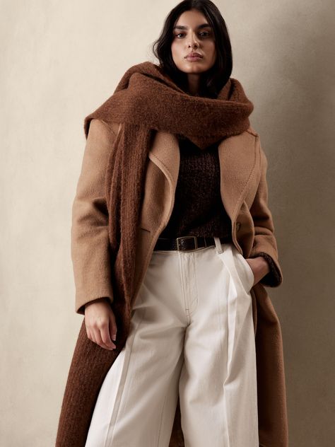 Scarves 2024 Trends, Tan Coat Outfit Winter, Large Scarf Outfit, Nz Outfits, Brown Scarf Outfit, Winter Scarf Outfit, Camel Winter Coat, Chunky Wool Scarf, Womens Winter Hats