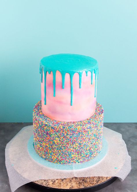 Sprinkle Cake Tutorial - A step by step guide to applying sprinkles to a fondant covered cake ~ Sweetness and Bite Pastel Cupcakes, Brownie Desserts, Gateaux Cake, Sprinkle Cake, 카드 디자인, Cake Cover, Drip Cakes, Love Cake, Cake Tutorial