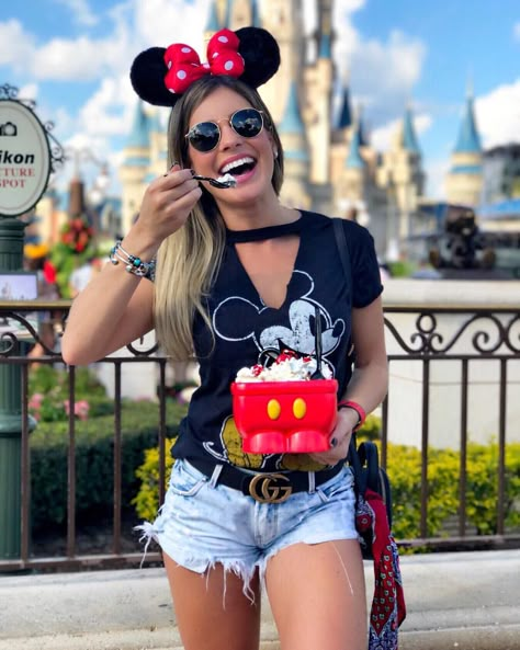 Happiness... ❤️ #icecream #magickingdom #disneyworld #waltdisney Disney Kızları, Disney Park Outfit, Disney Trip Outfits, Disney Outfits Women, Disneyland World, Theme Park Outfits, Outfit Disney, Cute Disney Outfits, Disney Photo Ideas