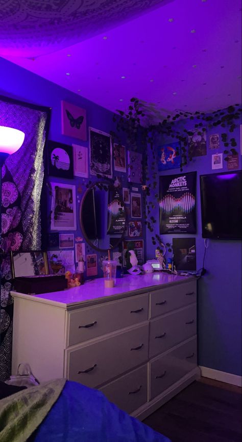 Room Decor Ideas Y2k Grunge, Bedroom Ideas Y2k Baddie, Y2k Room Ideas Baddie, Purple Y2k Room, Small Bedroom Ideas Y2k, Grunge Y2k Room Ideas, Y2k Room Aesthetic Baddie, Bedroom Ideas Y2k Grunge, 2000s Bedroom Aesthetic Grunge