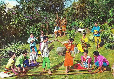 Philippine Folk Dance Aesthetic, Tinikling Dance, Filipino Painting, Philippine Dance, Philippine Aesthetic, Filipino Costume, Philippine Traditions, Pop Spotify, Culture Of The Philippines