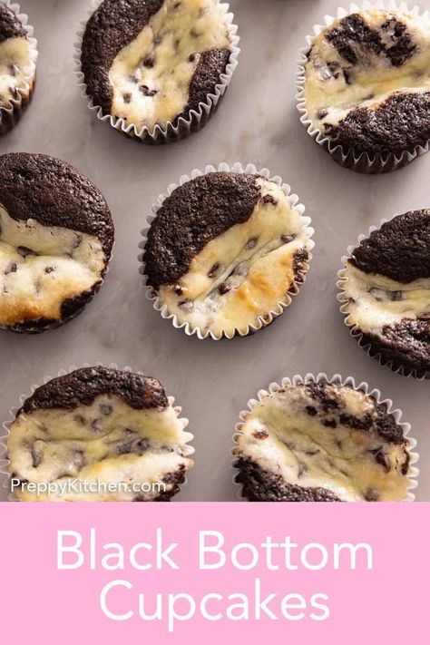 Blackbottom Cupcakes Easy, Blackbottom Cupcakes Recipes, Black Bottom Cheesecake, Classic Cupcake Recipe, Black Bottom Cupcakes, Cheesecake Topping, Lemon Cupcake Recipe, Red Velvet Cupcakes Recipe, Healthy Muffin