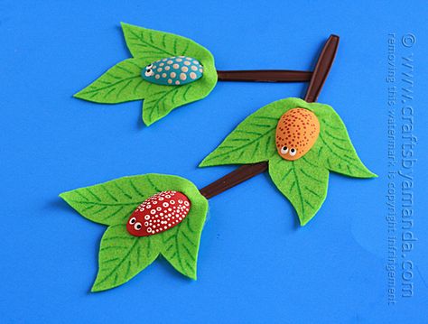 Bugs (spoons) on a leaf Plastic Spoon Crafts, Spoon Craft, Insect Crafts, Spoon Crafts, Inexpensive Crafts, Bug Crafts, Summer Crafts For Kids, Plastic Spoons, Butterfly Crafts