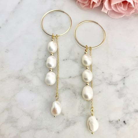 Chandelier Earrings Gold, Earrings Gold Hoops, Pearl Chandelier Earrings, Long Pearl Earrings, Pearl Chandelier, Long Chain Earrings, Gold Chandelier Earrings, Earrings Inspiration, Handmade Wire Jewelry