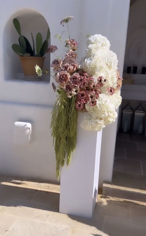 Orchid Aisle Decor, Flowers On Pedestal Wedding, Wedding Floor Flowers, Monochromatic Wedding Flowers, Tulips Wedding Decoration, Hanging Bouquet Wedding, Bridal Bouquet Hydrangea, Flower Petals For Wedding, Wedding Hydrangeas