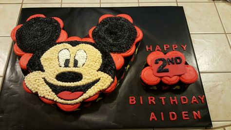 Mickey Mouse pull apart cupcake Pull Apart Cupcake Mickey Mouse, Mickey Pull Apart Cupcake Cake, Mickey Mouse Cupcake Cake Pull Apart, Mickey Cupcake Cake, Mickey Mouse Pull Apart Cupcakes, Mickey Mouse Cupcake Cake, Cupcakes Minnie Mouse, Mickey Cupcakes, Pull Apart Cakes