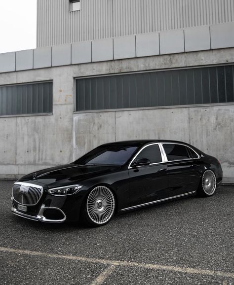 Mercedes Benz Sedan, Benz S550, Luxury Car Interior, Lux Cars, Mercedes Maybach, Mercedes Benz Classic, Mercedes Car, Mercedes Benz Cars, Benz Car