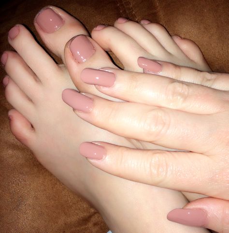 OPI Barefoot In Barcelona -- perfect shade of nude for summer! Summer Nails For Fair Skin, Nude Mani Pedi, Opi Barefoot In Barcelona, Pedicure Colors, Dip Nails, Dipped Nails, Fair Skin, Nail Polishes, Nude Color