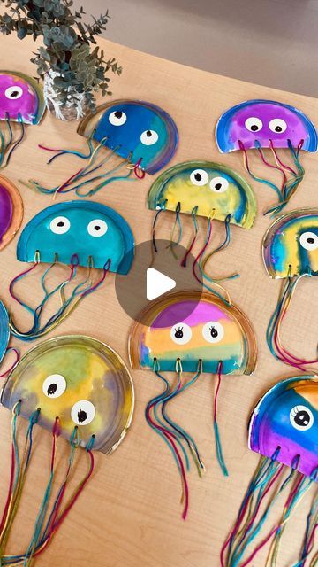 Jelly Fish Paper Plate Crafts, Diy Paper Fish Craft, Jellyfish Crafts For Kids, Jelly Fish Craft, Paper Plate Jellyfish, Go Fish Game, Ocean Art Projects, Toddlers Activities, Art Unit