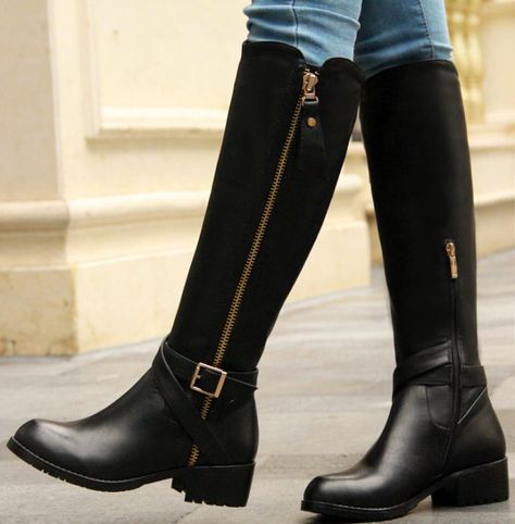 10 estilos de botas para usar en época de lluvia que amarás Knee High Boots Winter, Minimalist Shoes, Long Boots, Pretty Shoes, Boots Outfit, Tall Boots, Beautiful Shoes, Cute Shoes, Lany