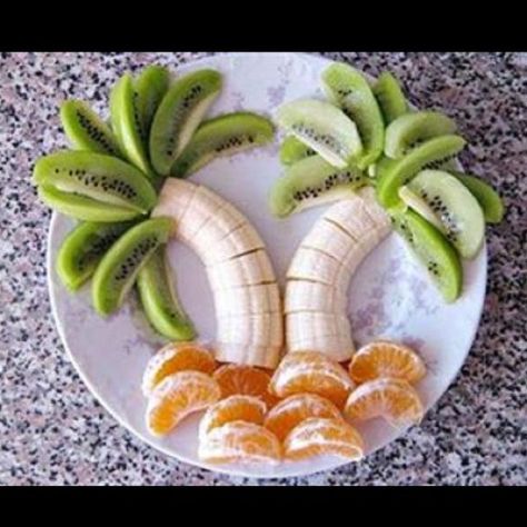 Fun fruit idea for kids (or for a beach theme party) Beach Theme Food, Beach Theme Birthday Party, Beach Party Food, Kids Beach Party, Beach Theme Birthday, Theme Snack, Beach Brunch, Beach Snacks, Beach Bash