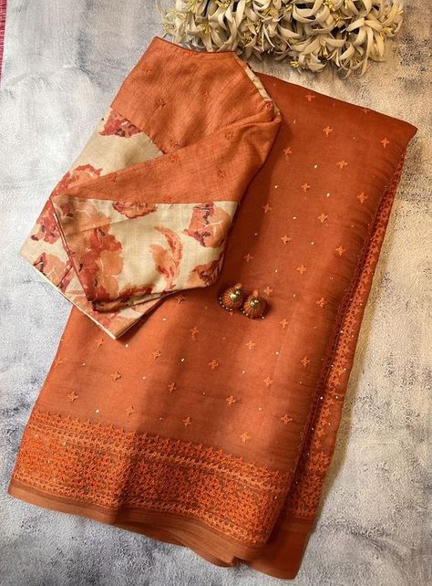 Orange Organza Saree, New Saree Collection, Benaras Sarees, Aesthetic Saree, Saree Aesthetic, Casual Blouse Designs, Saree Color Combinations, Saree Styling, Maggam Blouse