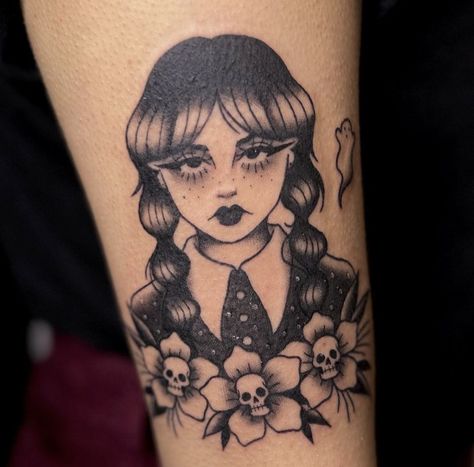 Wednesday Tattoo, Wednesday Addams Tattoo, Tattoos Instagram, Tattoo Design Ideas, Halloween Tattoos, Wednesday Addams, Creative Tattoos, Woman Painting, Leg Tattoos