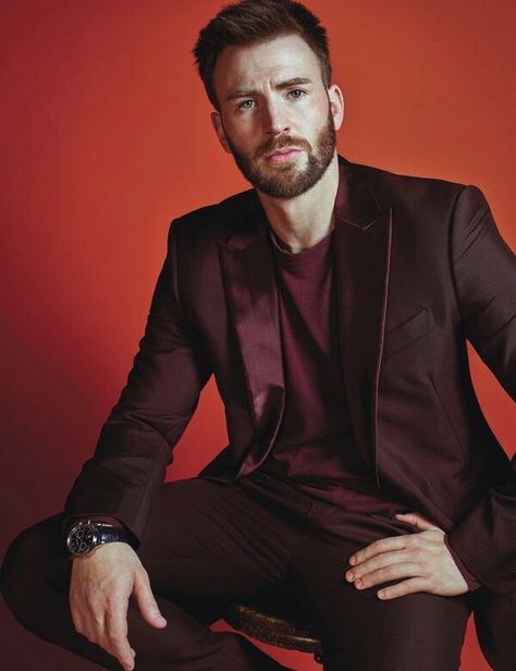 Chris Evans in a dark red suit Dark Red Suit, Chris Evans Smile, Chris Evans Beard, Not Another Teen Movie, Dark Kingdom, Chris Evans Shirtless, Christopher Robert Evans, Chris Evans Funny, Jenny Slate