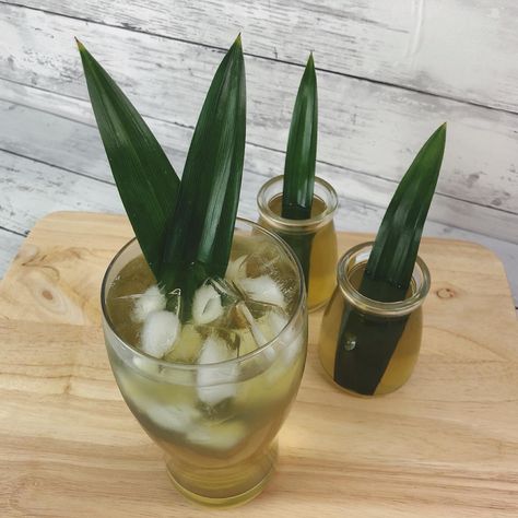 #recipe #cooking #drink #drinking #juice #pandan Pandan Drink, Thai Recipes Authentic, Thai Recipe, Bell Button, Thai Recipes, Fruit Juice, Food Recipe, Cocktail Drinks, Moscow Mule Mugs