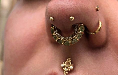 Gold Face Jewellery Piercing, Nostril Piercing With Septum, Double Medusa Piercing, Philtrum Piercing Jewelry, Gold Face Piercings, Traditional Piercings, Philtrum Jewelry, Gold Nose Jewelry, Gold Piercings