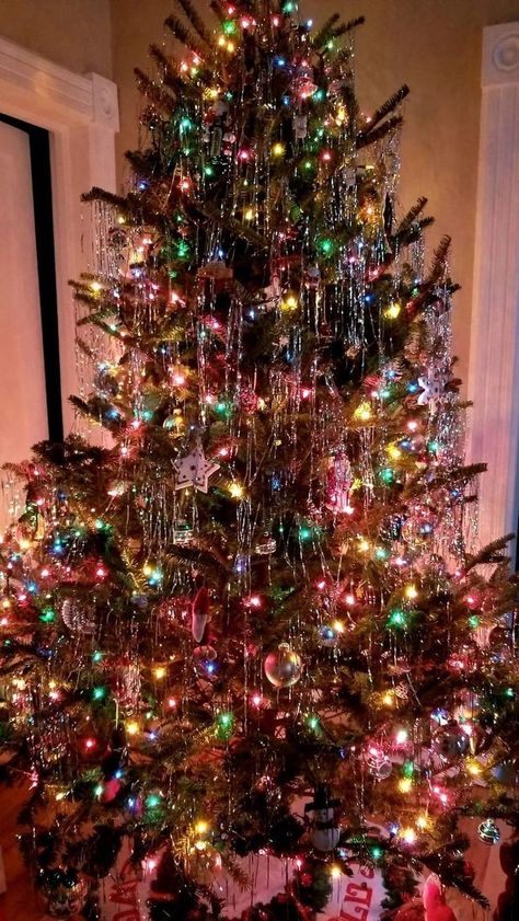 Colourful Christmas Aesthetic, 1980s Christmas Decorations, 80s Christmas Tree, Indie Christmas Aesthetic, Christmas 90s Aesthetic, 90s Christmas Decorations, 80s Christmas Aesthetic, 80s Christmas Decorations, 90s Christmas Aesthetic