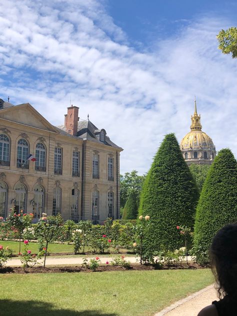 Paris Garden Aesthetic, Musee Rodin Paris, Paris Spring Aesthetic, Paris Spots, Rodin Museum Paris, Paris Gardens, Paris Aesthetics, Melanie Harlow, Musee Rodin