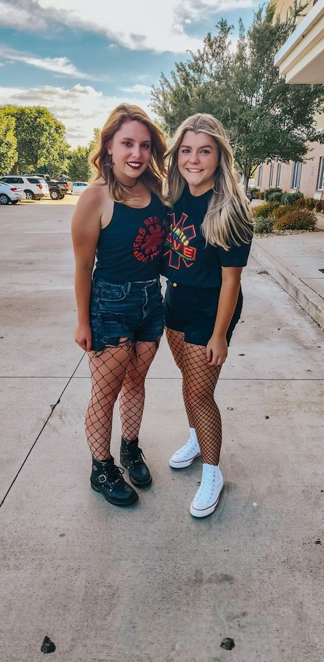 Classic Rock Concert Outfit Summer, What To Wear To A Red Hot Chili Peppers Concert, Doobie Brothers Concert Outfit, Rock N Roll Concert Outfit, T Pain Concert Outfit, What To Wear To Jelly Roll Concert, Matchbox 20 Concert Outfit, Pop Concert Outfit Ideas Summer, Punk Concert Outfit Summer