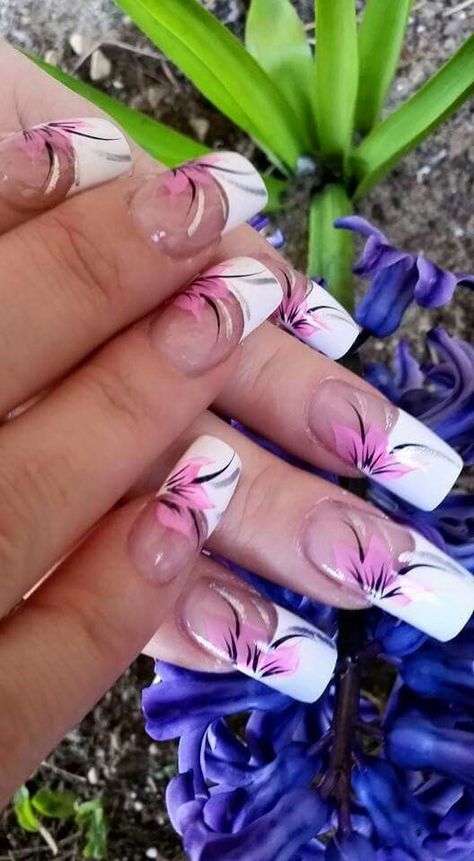 White tip with pink tropical flower design nails Acrylic Nails With Hibiscus Flower, Summer Beach Nail Designs Hawaii, Hawaiian Nail Designs Tropical Flowers, Tropical Wedding Nails, Beach Flower Nails, Beach Theme Nails Designs, Hawaiian Nails Designs, Island Nails Tropical, Luau Nails