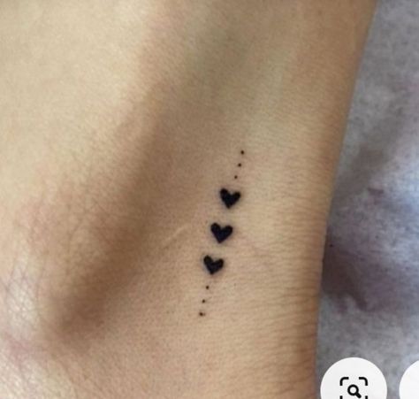 Tattoo Dainty, Ideas Sketch, Tiny Heart Tattoos, Sketch Style Tattoos, Tiny Wrist Tattoos, Surreal Tattoo, Mommy Tattoos, Tasteful Tattoos, Petite Tattoos