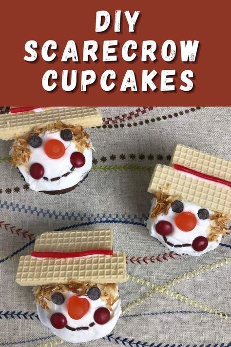 These delicious scarecrow cupcakes are totally cute…but not too cute to eat! Perfect fall cupcakes or great for a class party! Easy Thanksgiving Cupcakes, Scarecrow Cupcakes, Simple Cupcake Recipe, Scarecrow Cupcake, Cupcakes Fall, Easy Cupcake Recipe, Scarecrow Decor, Recipes Kids Will Love, Scarecrow Hat