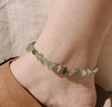 Ceystal Bracelets, Cute Handmade Green Jewelry, Nature-inspired Green Jewelry For Jewelry Making, Handmade Adjustable Cute Crystal Bracelet, Fairycore Beaded Jewelry, Crystal Jewelry Diy, قلادات متدلية, Crystal Bead Jewelry, Handmade Crystal Jewelry