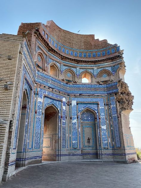 Mausoleum of Bibi Pak Daman (Multan) - 2020 All You Need to Know BEFORE You Go (with Photos) - Tripadvisor Multan Architecture, Travel Pakistan, Multan Pakistan, Pakistan Culture, Asia Continent, Beautiful Pakistan, Pakistani Culture, Pakistan Travel, Historical Pictures