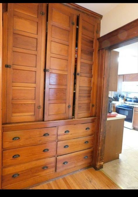 Antique Shaker Cabinets, Antique Kitchen Built Ins, Shaker Style Wood Cabinets, Built In Wood Cabinets, Antique Built In Cabinets, Vintage Built In Cabinets, Built In With Drawers, Bungalow Built Ins, Craftsman Built Ins