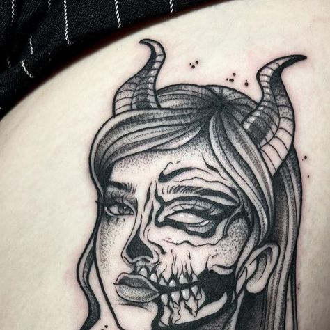 𝕷𝖆𝖚𝖗𝖇𝖔 𝕴𝖓𝐤 on Instagram: "✨Half Skull✨ Loved doing this badass babe today for Aisling 🖤 #tattoo #tattooartist #tattooideas #blackwork #blackworktattoo #manchestertattoo #yorkshiretattoo #halfskull #halfskulltattoo #demongirl" Half Angel Half Demon Tattoo Women, Half Skull Half Face Drawing, Half Woman Half Skull Tattoo, Split Personality Tattoo, Half Skull Half Face Tattoo, Demon Girl Tattoo, Zombie Girl Tattoos, 666 Tattoo, Half Skull Face