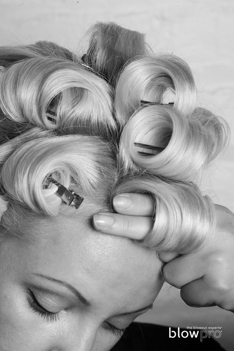 Cabelo Pin Up, Vintage Hairstyle, Hairstyle Wedding, Makeup Tip, Hairstyles For, Pin Up Hair, Pin Curls, Retro Hairstyles, Hair Photo