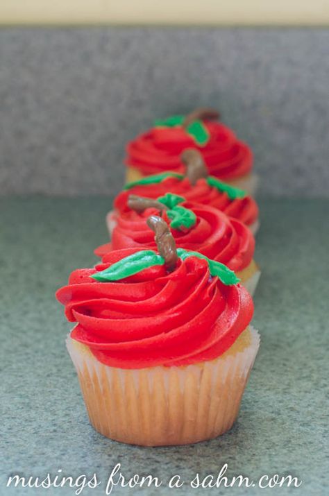 Back To School Cupcakes, Teacher Cupcakes, School Cupcakes, Apple Birthday, Apple Cupcakes, Fall Cupcakes, School Cake, Johnny Appleseed, Fall Cakes