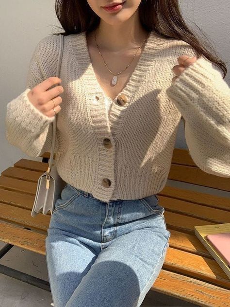 Sueter Tejido Outfit, Diy Fall Ideas, Crochet Sweater Design, Chique Outfit, Outfit Collection, Casual College Outfits, Korean Casual Outfits, Baguio, Fun Crochet