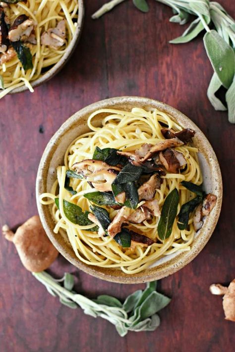 Brown Butter & Sage Pasta with mushrooms - elkeliving.com Brown Butter Sage Pasta, Sage Pasta, Brown Butter Sage, Sage Recipes, Dinner Prep, Baked Pork Chops, Vegetarian Pasta, Mushroom Pasta, Dinner Entrees