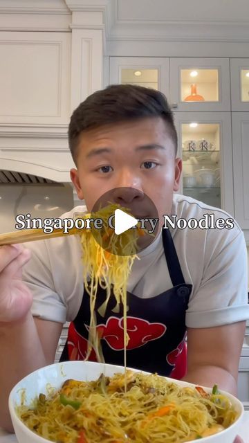 Jacky on Instagram: "Ever tried Singapore curry noodles? One of my favourites right here. Full recipe on kwokspots.com" Singapore Noodles Chicken, Mei Fun Noodles, Hong Kong Noodles, Singapore Noodles Recipe, Singapore Noodles, Chinese Cooking Recipes, Curry Noodles, Catering Ideas Food, Asian Inspired Recipes