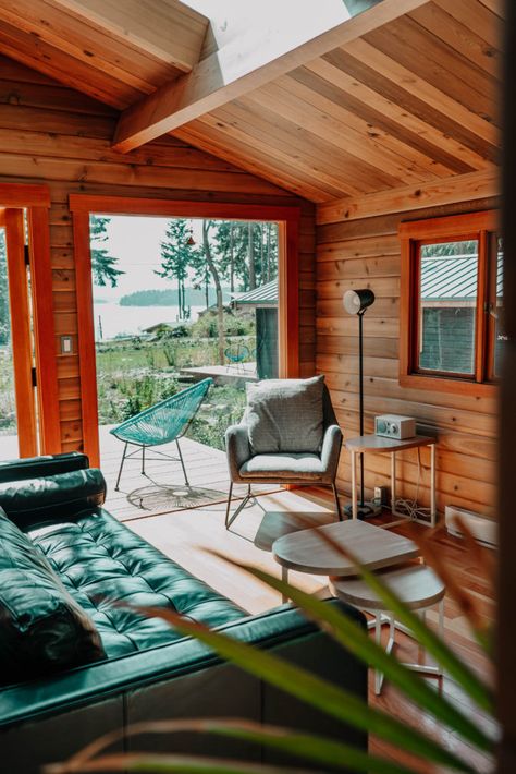 Cabin in the Woods Cabin Esthetics, Beach Cabin Aesthetic, 60s Cabin, Mcm Cabin, Boho Cabin Decor, Cabin Colors, Chalet Cabin, Mini Cabins, Retro Cabin