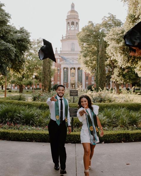 Baylor Graduation, College Grad Pictures, University Graduation, Baylor University, Dream College, Baylor Bear, Dream School, Grad Pics, Graduation Pictures