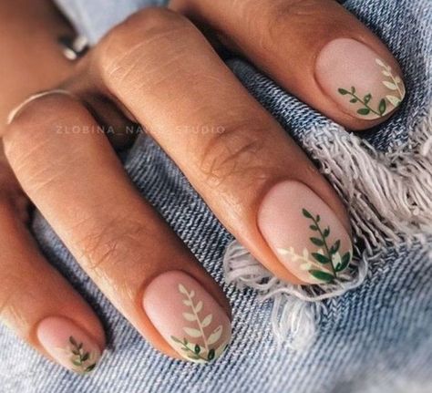 White and green botanical nails 🌿 Botanical Nails, Nails Art Designs, Art Designs Ideas, Nagellack Trends, Nail Blue, Minimal Nails, Cute Gel Nails, Minimalist Nails, Manicure Y Pedicure