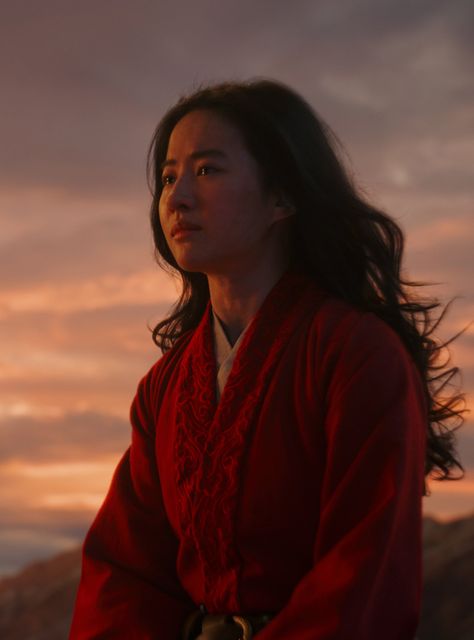 There’s Controversy Brewing Over Mulan — & It’s Not The Lack Of Singing That Has People Pissed+#refinery29 Mulan 3, Mulan 2020, Disney Princess Mulan, Mulan Movie, Princess Mulan, Hua Mulan, Live Action Disney, Gong Li, Disney Mulan