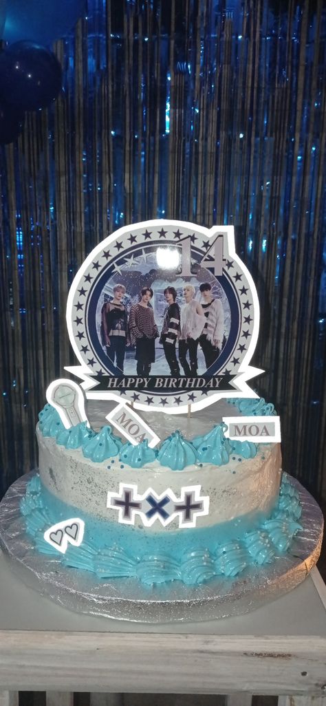 Txt Birthday Cake Design, Txt Birthday Party Ideas, Kpop Cake Ideas Txt, Txt Birthday Party, Txt Birthday Cakes, Txt Inspired Cake, Kpop Idol Birthday Cake, Txt Cake Design, K Pop Cake Ideas