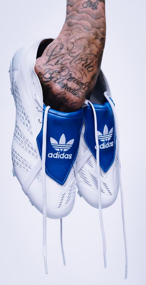 David Beckham Adidas, David Beckham Football, Beckham Football, Best Soccer Shoes, Adidas Shoe, New Adidas Shoes, Adidas Boots, Soccer Outfit, Futsal Shoes