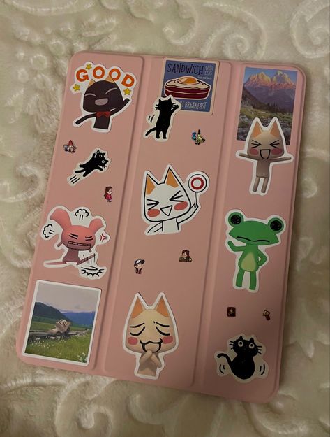 #ipadpro #ipad #aesthetic Tablet Cases Aesthetic, Ipad Mini 2 Aesthetic, Tablet Cover Aesthetic, Tablet Stickers Aesthetic, Decorated Ipad Case, Ipad Case Decoration Ideas, Decorate Ipad Case, Ipad Cover Ideas, Drawing Tablet Aesthetic