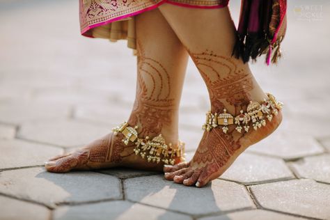 A Colourful Telugu Wedding With Eye-Catching Bridal Details Kundan Payal, Payal Designs Silver, Anklet Design, Anklets Indian, Bridal Anklet, Lehenga Jewellery, Jewelry Kundan, Telugu Wedding, Beautiful Anklet