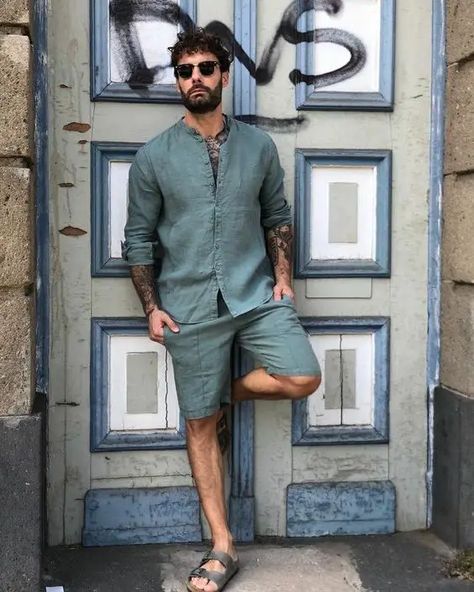 Experience the Ultimate Comfort: Men's Summer Outfits with Linen Elements - mens-club.online Silk Menswear, Chic Bob Haircut, Men's Summer Outfits, The Butterfly Haircut, Mens Linen Outfits, Man Sandals, Linen Shirt Outfit, Chic Bob, Mens Summer Fashion Beach