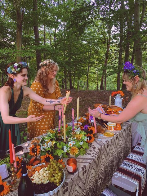 Fairy Cottage Core Party, Fae Birthday Party, Witchy Picnic, Fairycore Birthday, Fae Party, Fairy Core Party, Fairy Gathering, Midsummer Aesthetic, Cottage Core Birthday